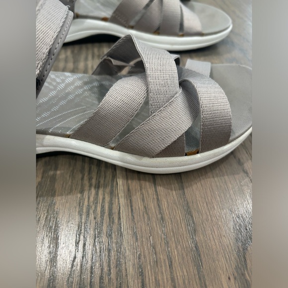 Clarks Women's Gray Cloudsteppers Sandals 8 - Picture 3 of 11